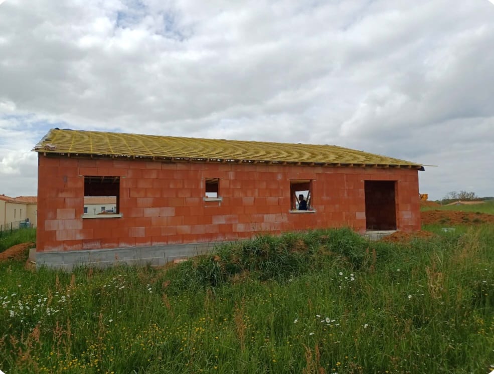 Pose de lattage sur charpente neuve